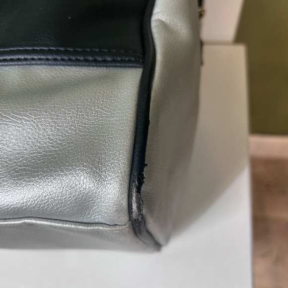 A pair of Betsey Johnson Unicorn Slate large weekender travel bags vacation - Picture 10 of 10